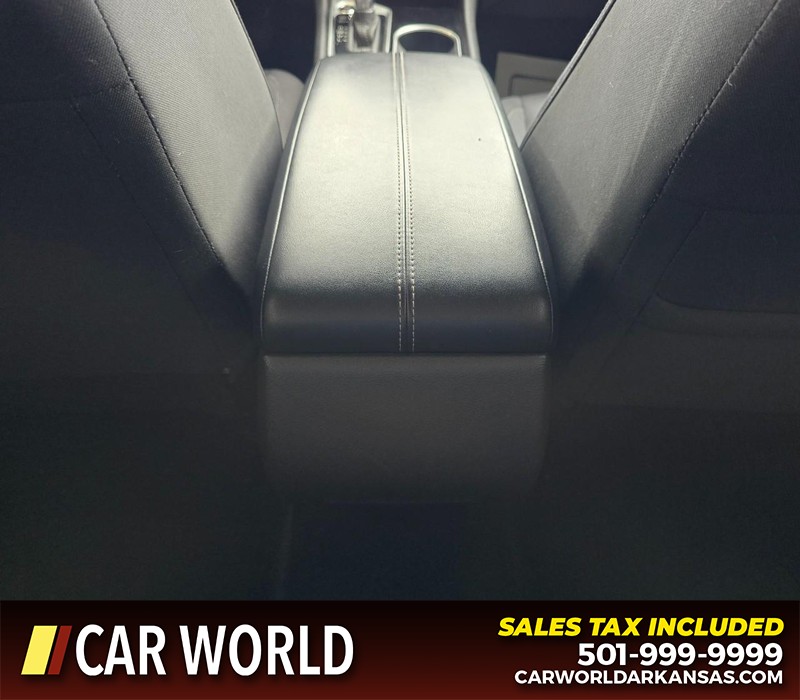 Nissan Altima Vehicle Full-screen Gallery Image 19