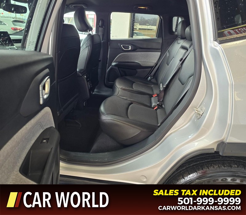 Jeep Compass Vehicle Full-screen Gallery Image 10