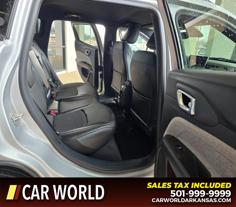 Jeep Compass Vehicle Full-screen Gallery Image 12