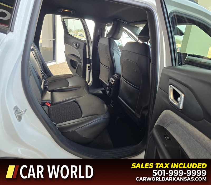 Jeep Compass Vehicle Full-screen Gallery Image 12