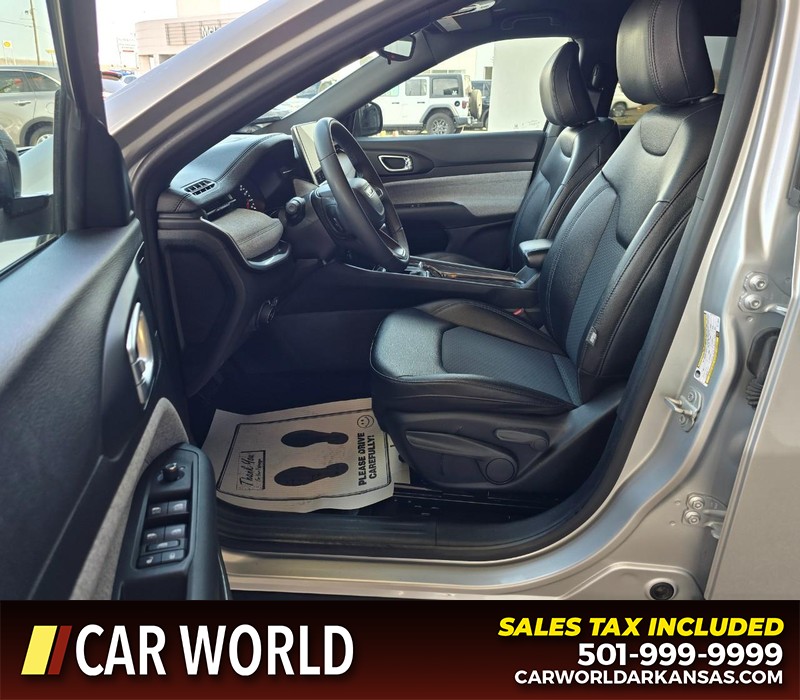 Jeep Compass Vehicle Full-screen Gallery Image 8