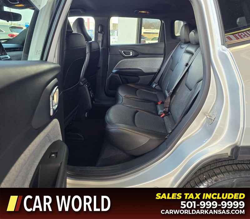 Jeep Compass Vehicle Full-screen Gallery Image 10