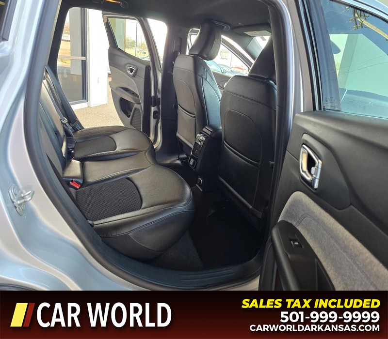 Jeep Compass Vehicle Full-screen Gallery Image 12