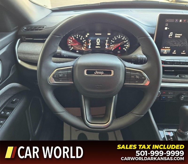 Jeep Compass Vehicle Full-screen Gallery Image 15