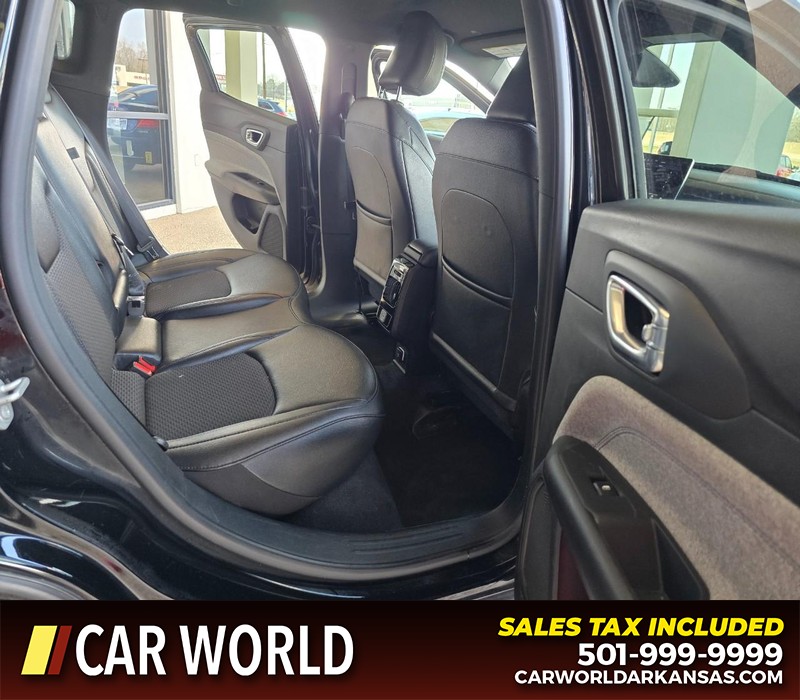 Jeep Compass Vehicle Full-screen Gallery Image 12