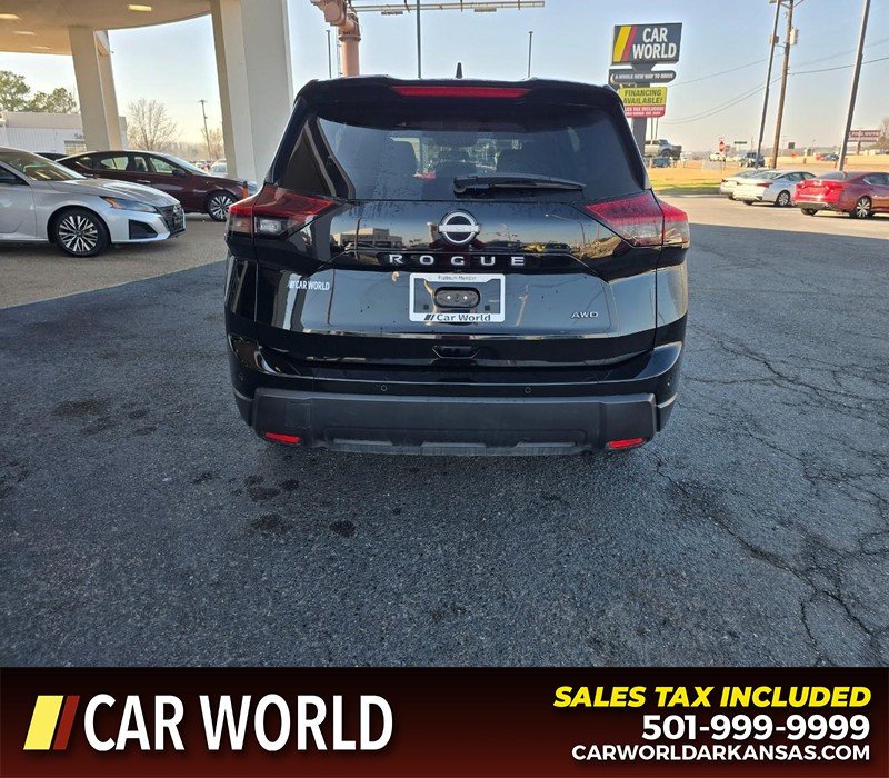 Nissan Rogue Vehicle Full-screen Gallery Image 5