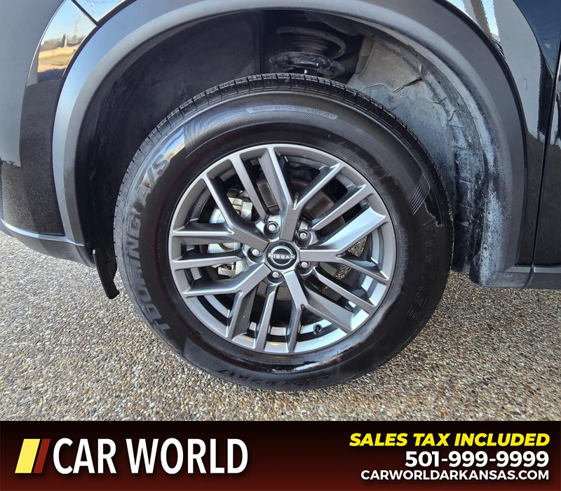 Nissan Rogue Vehicle Full-screen Gallery Image 6