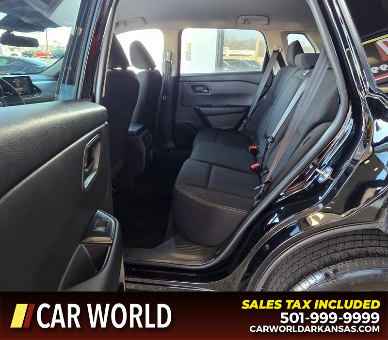 Nissan Rogue Vehicle Full-screen Gallery Image 10