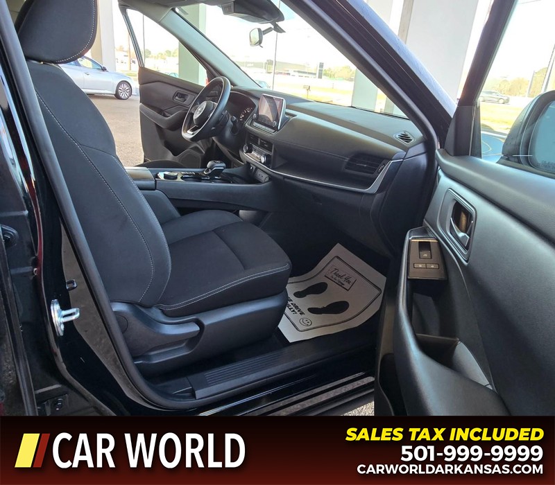 Nissan Rogue Vehicle Full-screen Gallery Image 11