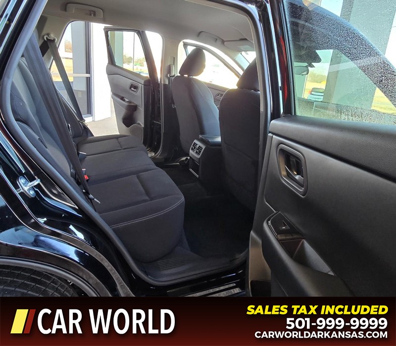 Nissan Rogue Vehicle Full-screen Gallery Image 12