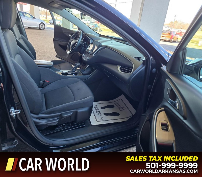 Chevrolet Malibu Vehicle Full-screen Gallery Image 11