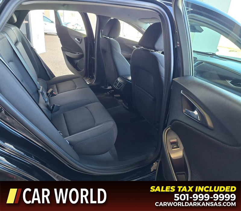 Chevrolet Malibu Vehicle Full-screen Gallery Image 12