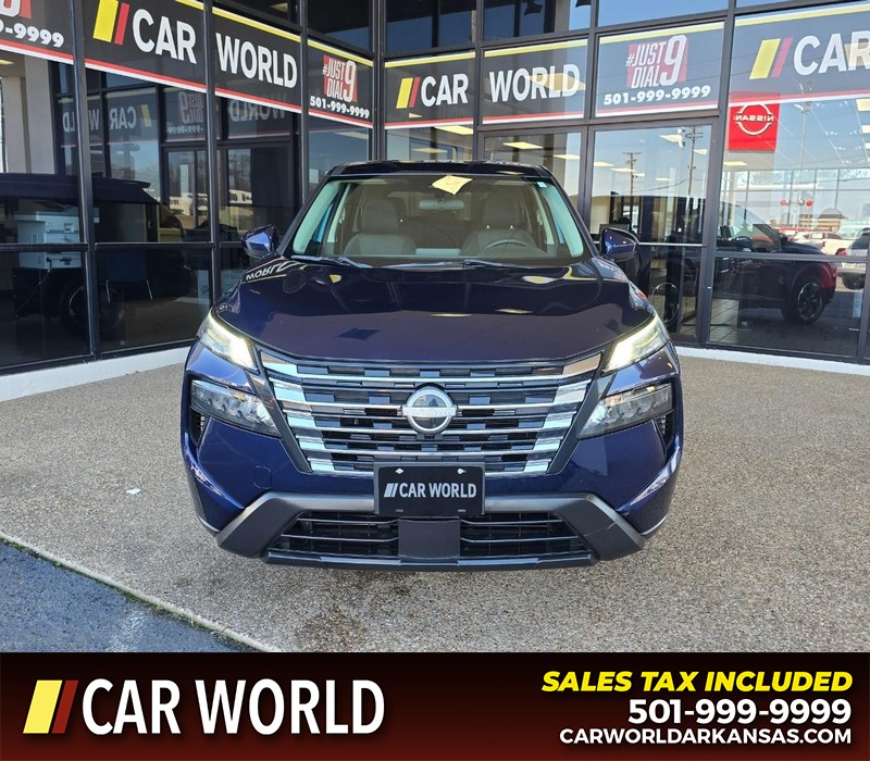 Nissan Rogue Vehicle Full-screen Gallery Image 2