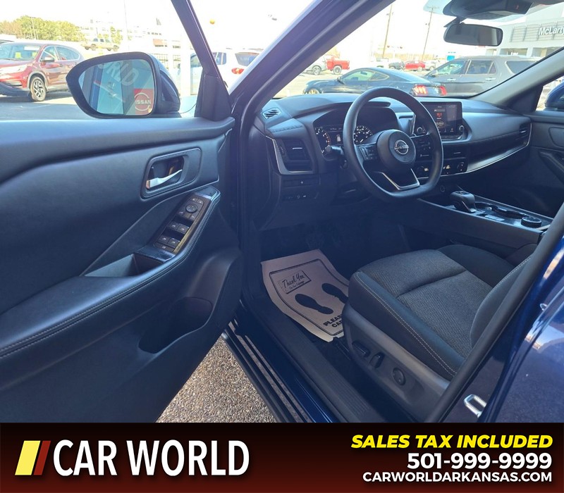 Nissan Rogue Vehicle Full-screen Gallery Image 7