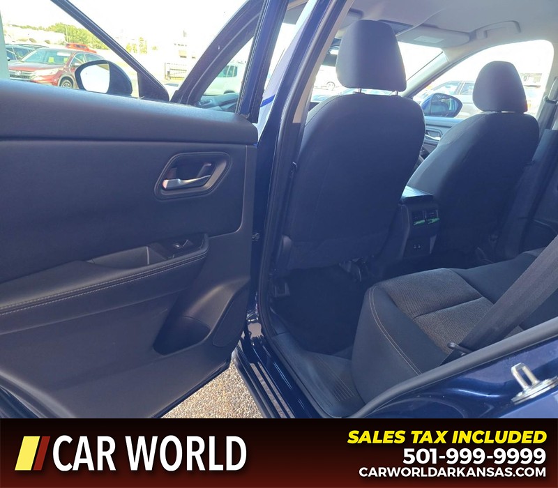 Nissan Rogue Vehicle Full-screen Gallery Image 9