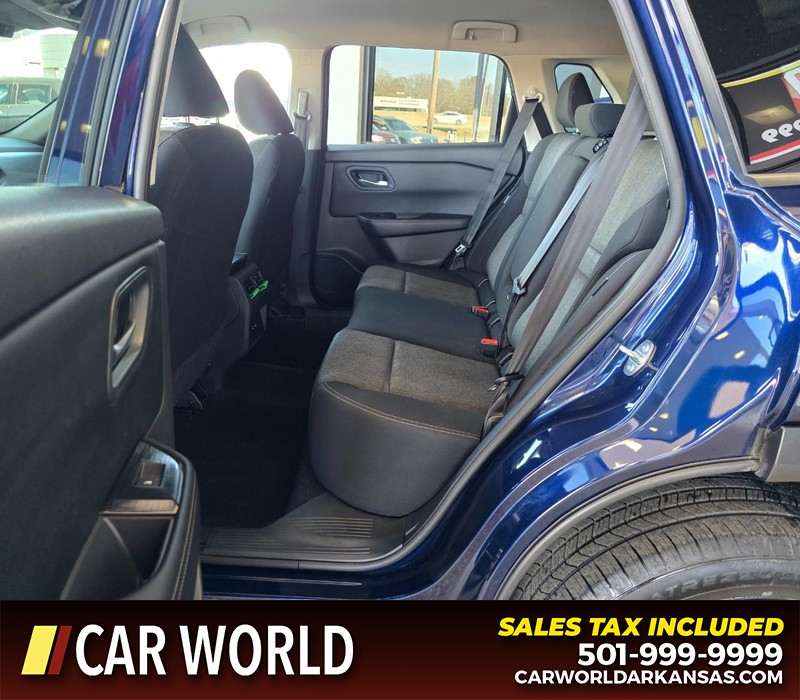 Nissan Rogue Vehicle Full-screen Gallery Image 10