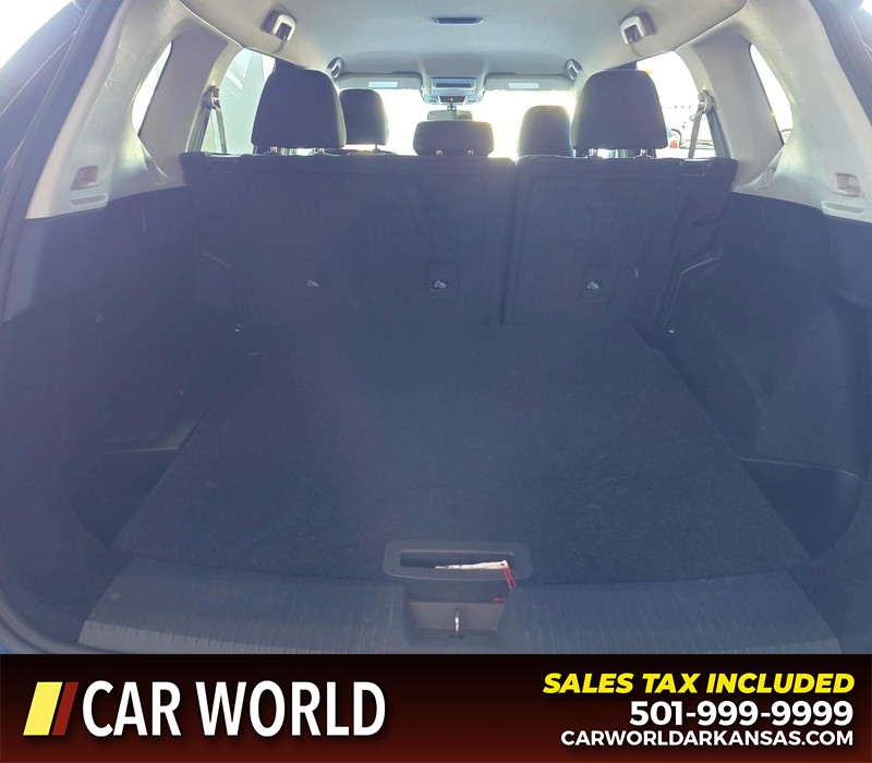 Nissan Rogue Vehicle Full-screen Gallery Image 13