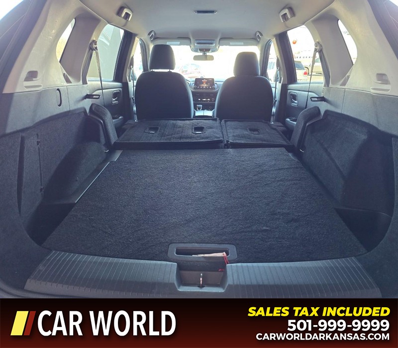 Nissan Rogue Vehicle Full-screen Gallery Image 14