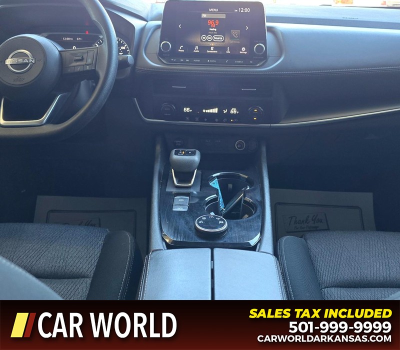 Nissan Rogue Vehicle Full-screen Gallery Image 18