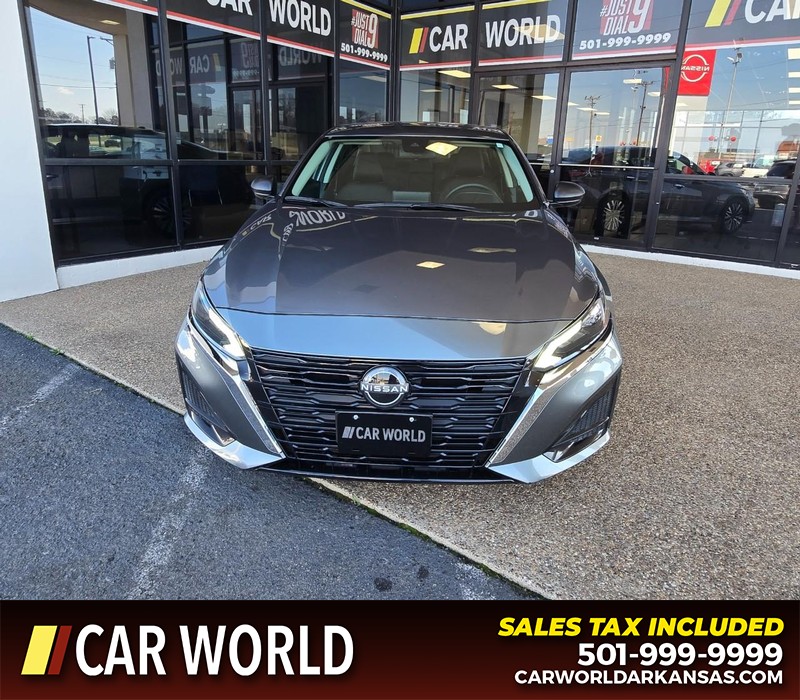 Nissan Altima Vehicle Full-screen Gallery Image 2