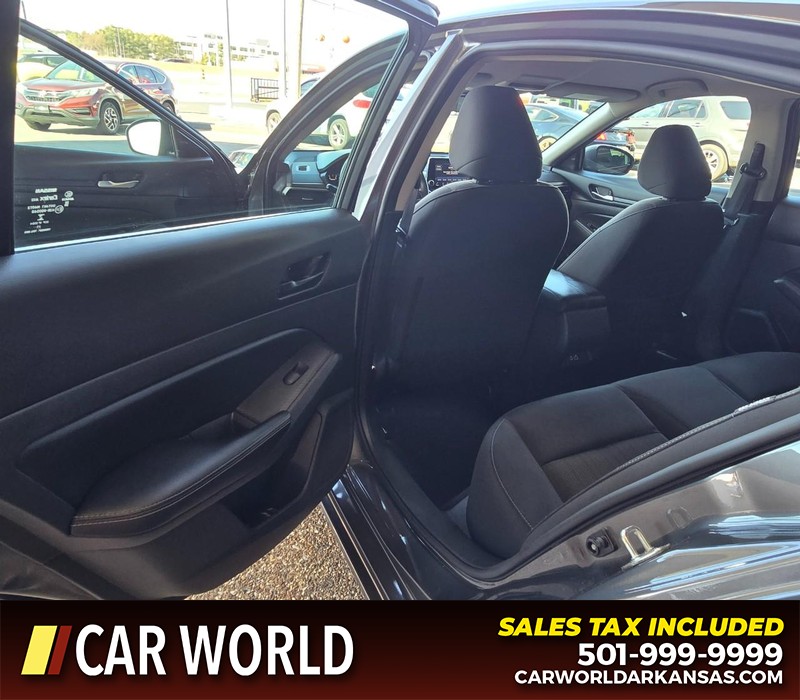 Nissan Altima Vehicle Full-screen Gallery Image 9