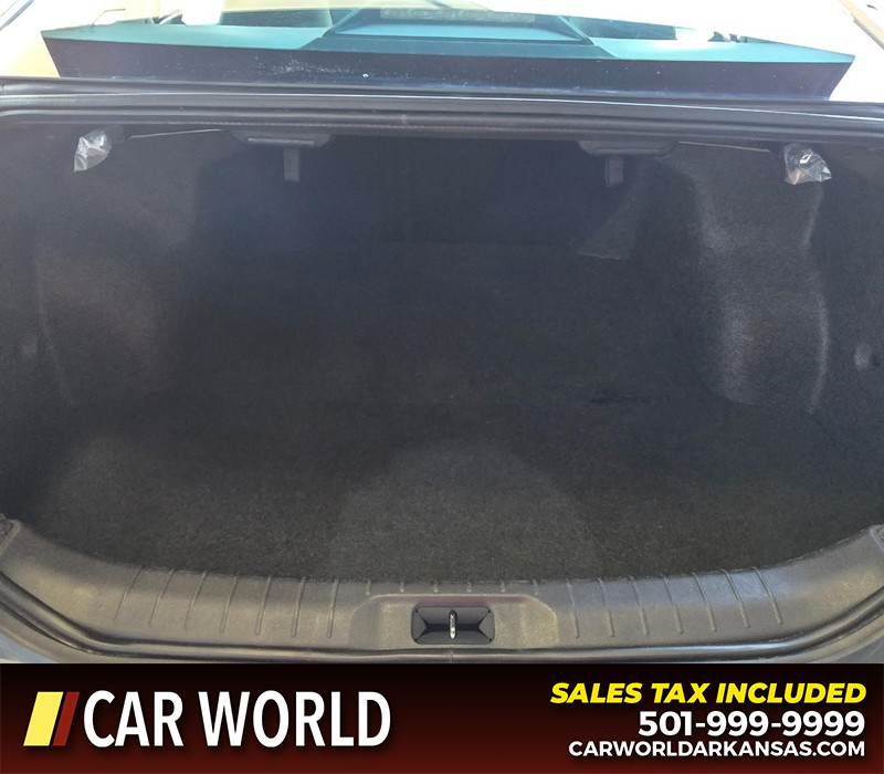 Nissan Altima Vehicle Full-screen Gallery Image 13