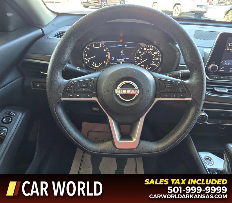 Nissan Altima Vehicle Full-screen Gallery Image 15