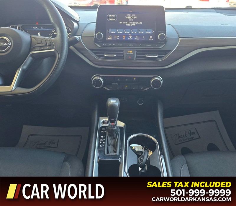 Nissan Altima Vehicle Full-screen Gallery Image 18