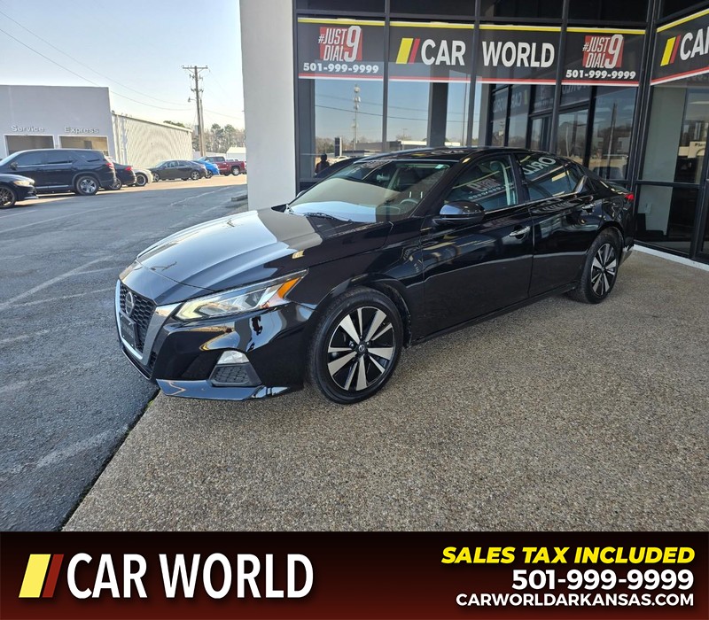 Nissan Altima Vehicle Full-screen Gallery Image 3