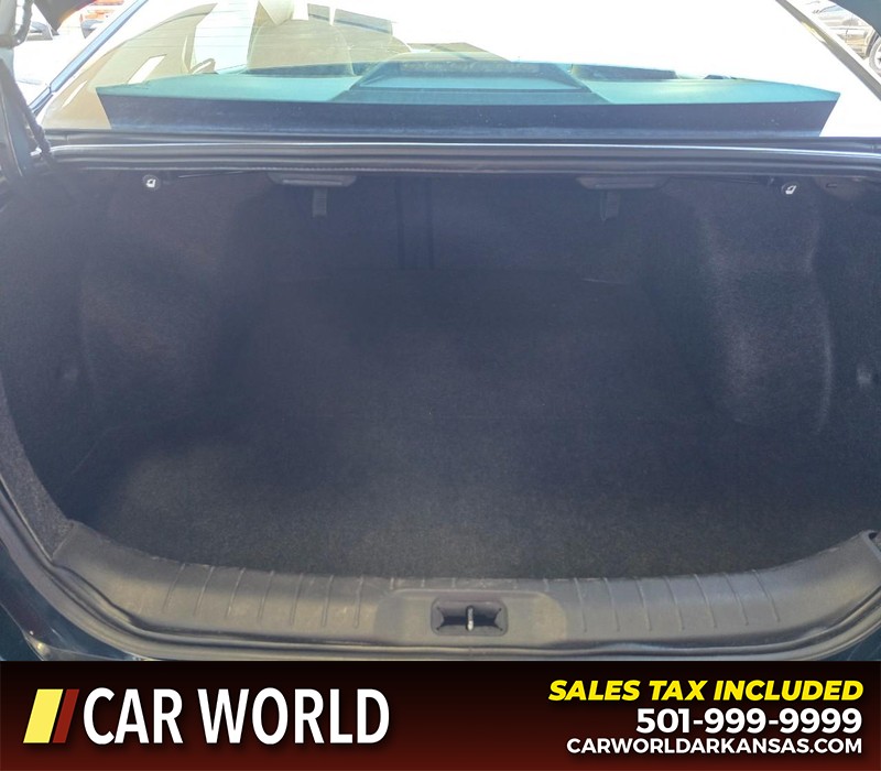 Nissan Altima Vehicle Full-screen Gallery Image 13