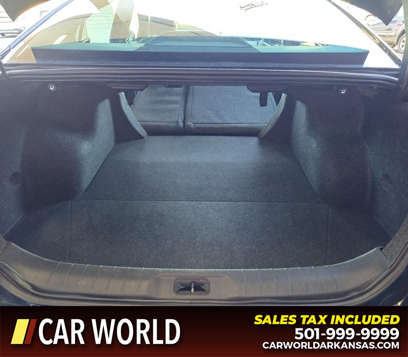 Nissan Altima Vehicle Full-screen Gallery Image 14