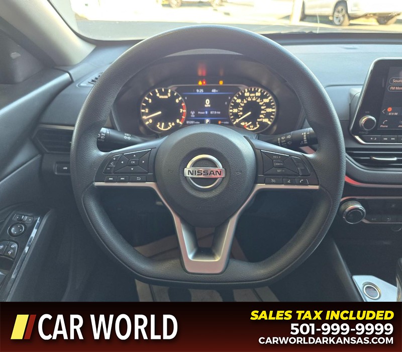 Nissan Altima Vehicle Full-screen Gallery Image 15