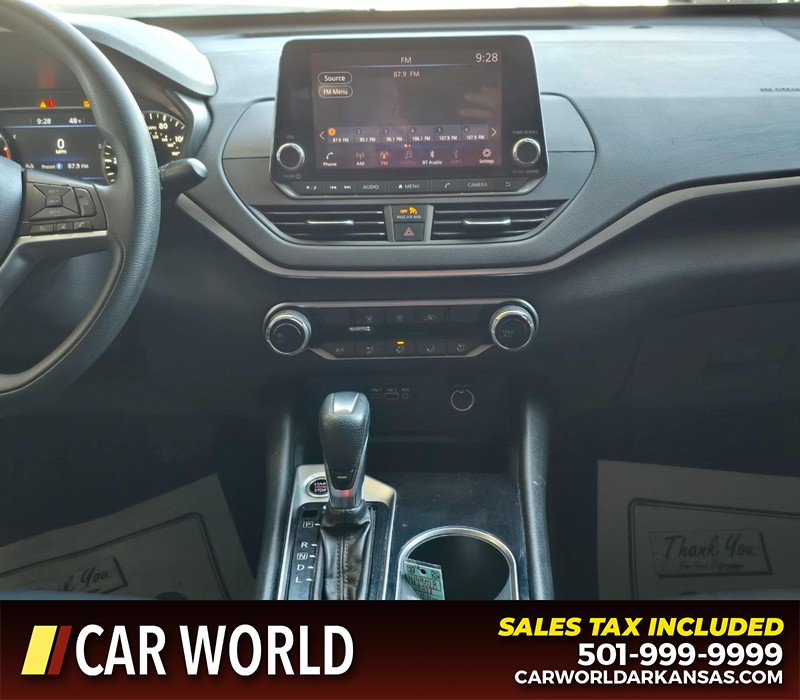 Nissan Altima Vehicle Full-screen Gallery Image 18