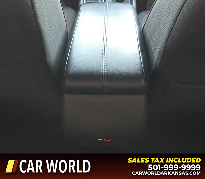 Nissan Altima Vehicle Full-screen Gallery Image 19