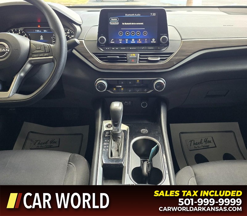 Nissan Altima Vehicle Full-screen Gallery Image 18