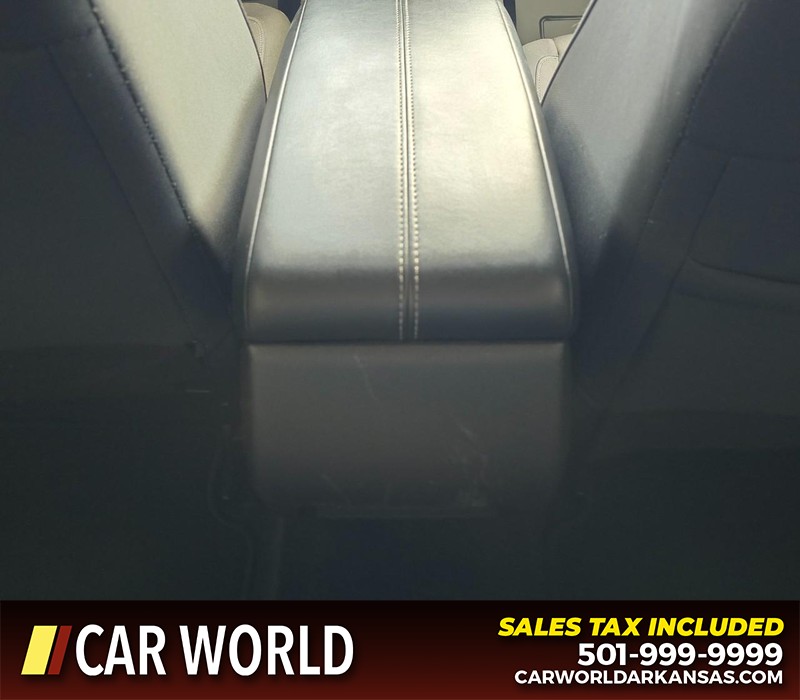 Nissan Altima Vehicle Full-screen Gallery Image 19