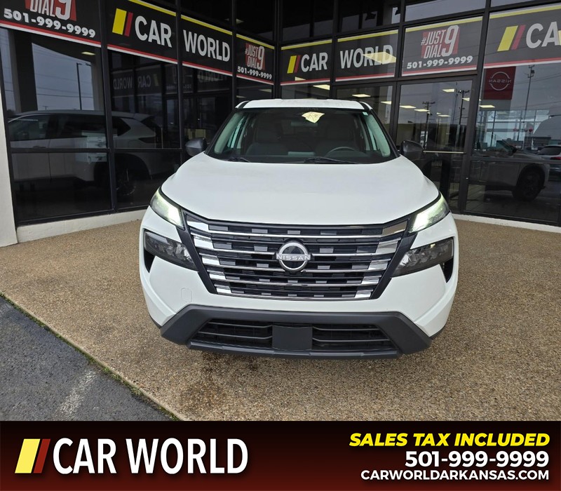 Nissan Rogue Vehicle Full-screen Gallery Image 2