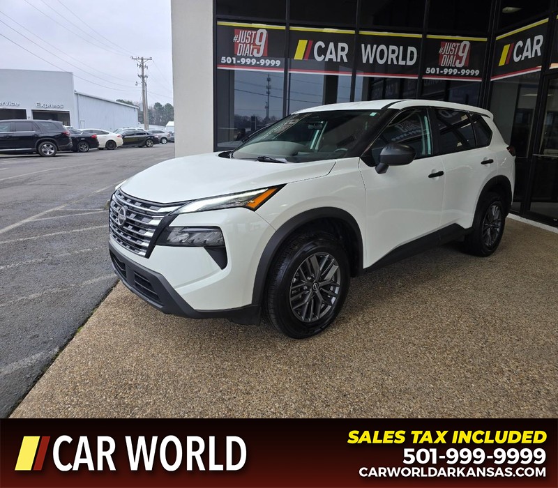 Nissan Rogue Vehicle Full-screen Gallery Image 3