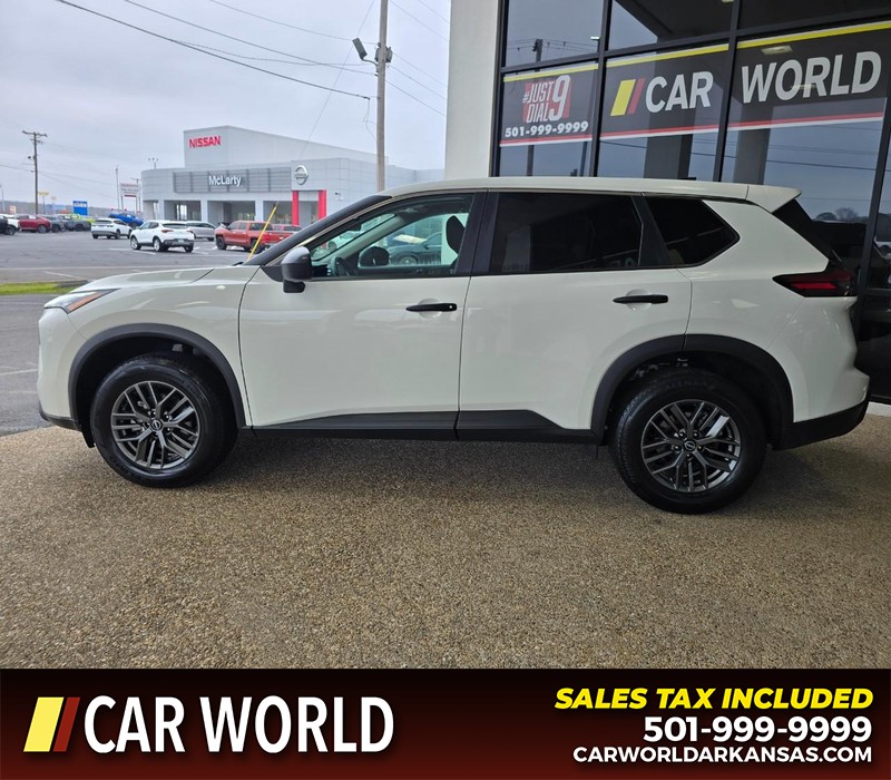 Nissan Rogue Vehicle Full-screen Gallery Image 4