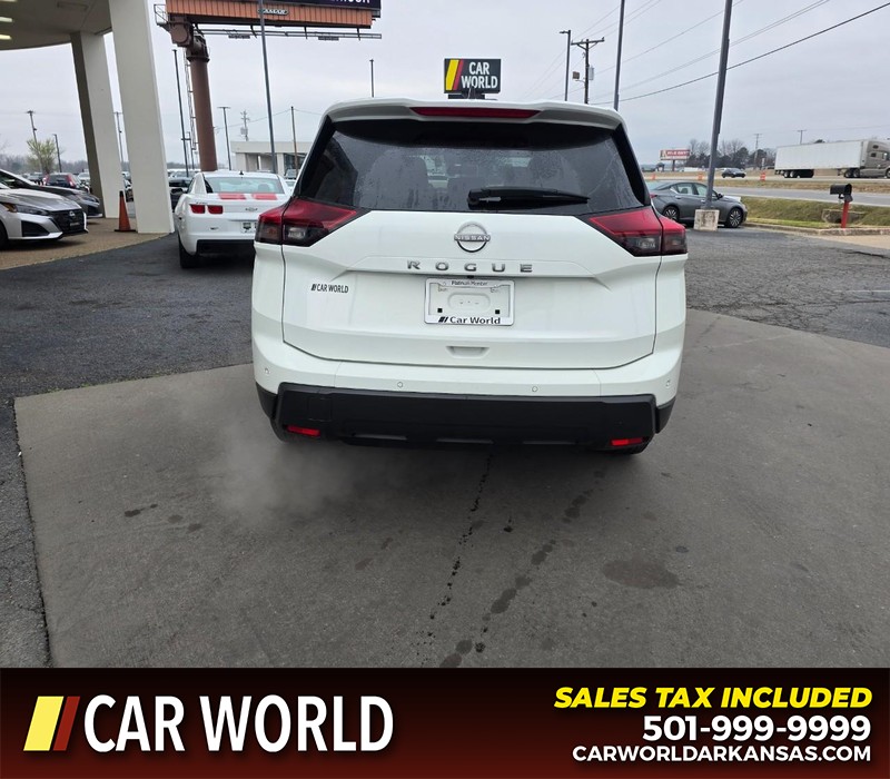 Nissan Rogue Vehicle Full-screen Gallery Image 5