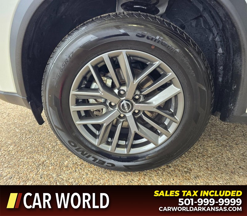 Nissan Rogue Vehicle Full-screen Gallery Image 6