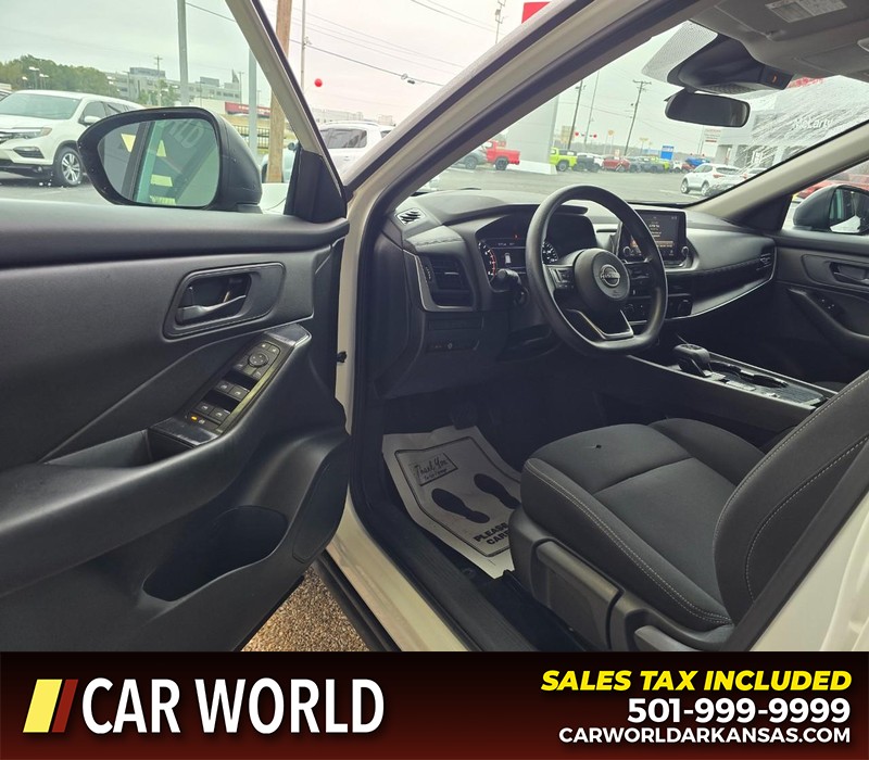 Nissan Rogue Vehicle Full-screen Gallery Image 7