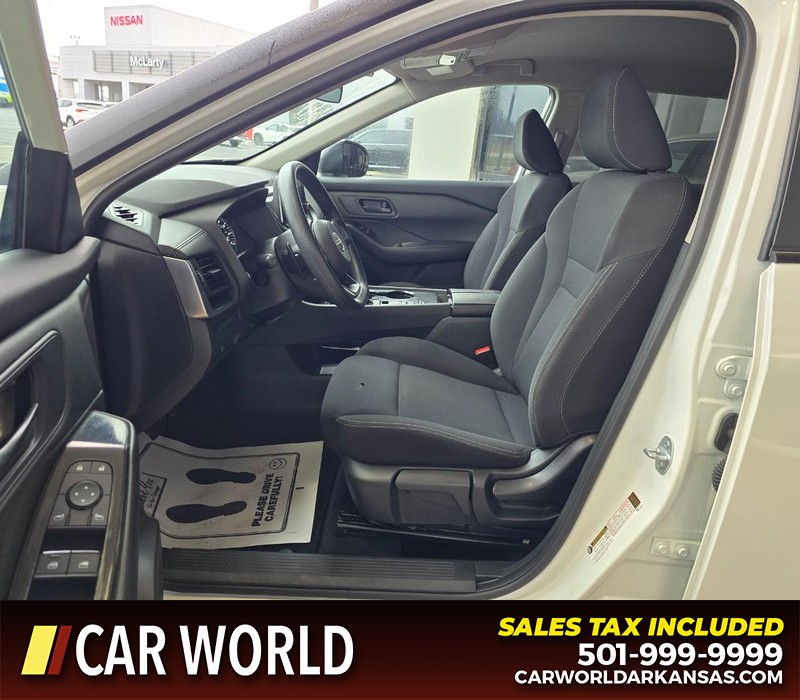 Nissan Rogue Vehicle Full-screen Gallery Image 8