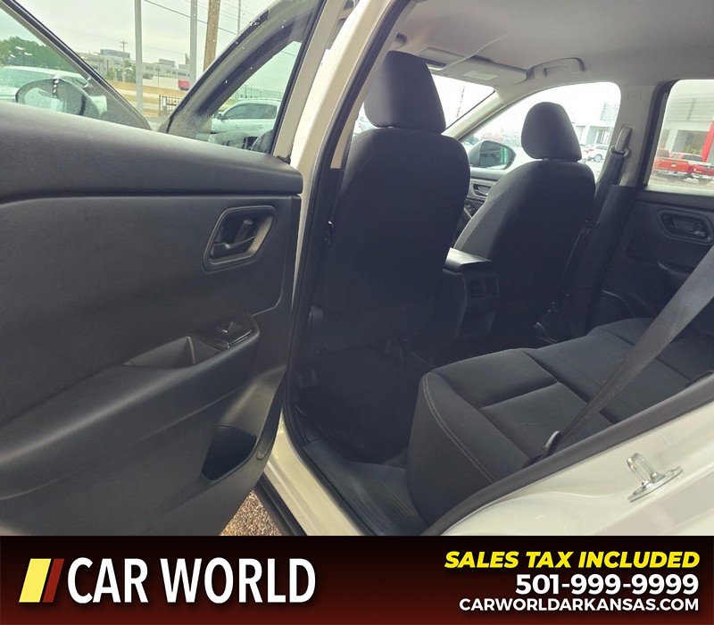 Nissan Rogue Vehicle Full-screen Gallery Image 9