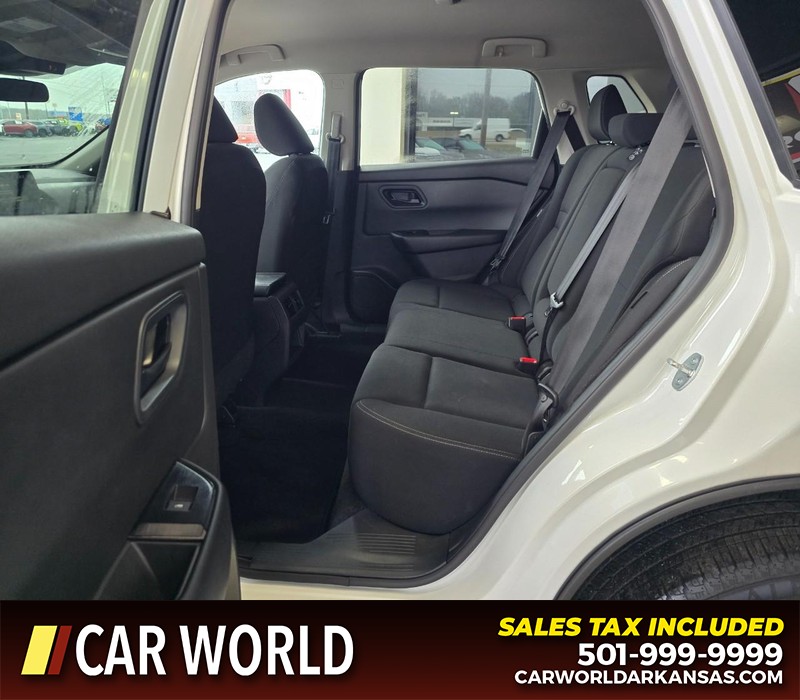 Nissan Rogue Vehicle Full-screen Gallery Image 10