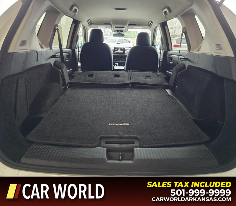 Nissan Rogue Vehicle Full-screen Gallery Image 14