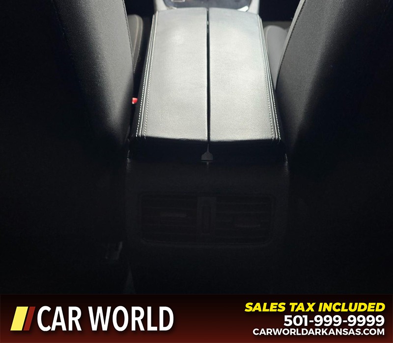 Nissan Rogue Vehicle Full-screen Gallery Image 19