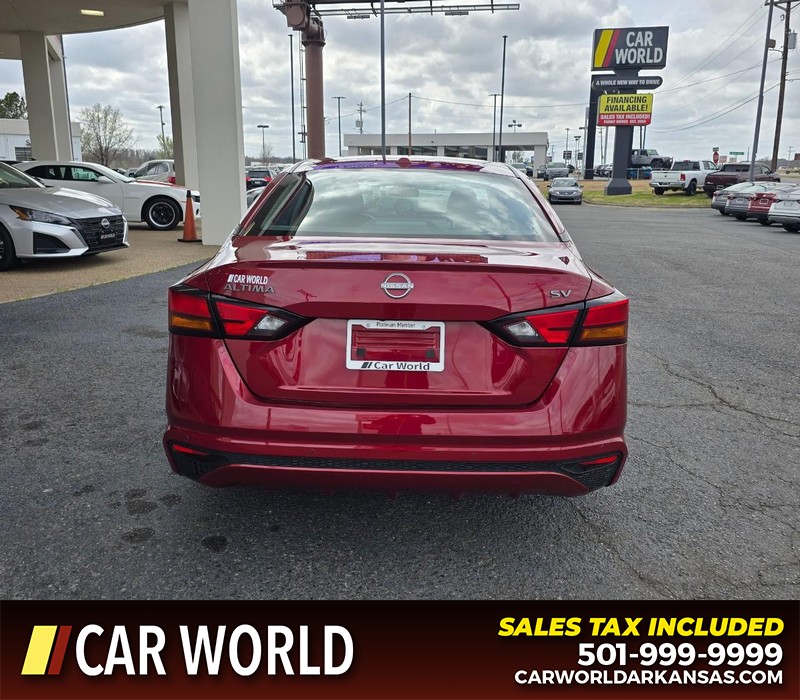 Nissan Altima Vehicle Full-screen Gallery Image 5