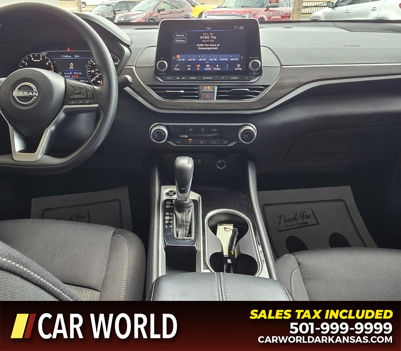 Nissan Altima Vehicle Full-screen Gallery Image 18