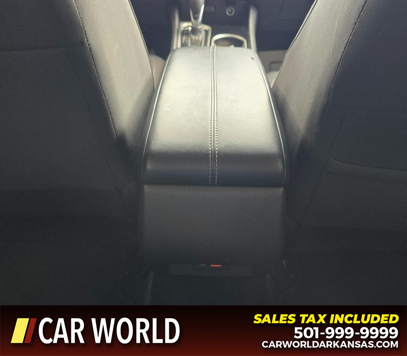 Nissan Altima Vehicle Full-screen Gallery Image 19